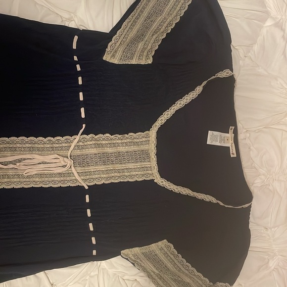 Top - Picture 2 of 2